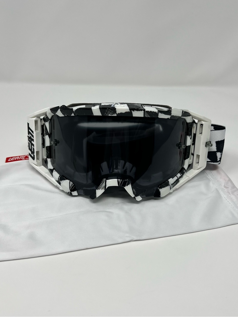 Leatt Velocity 5.5 Bulletproof MX Goggles Checker Smoke 28% Lens New